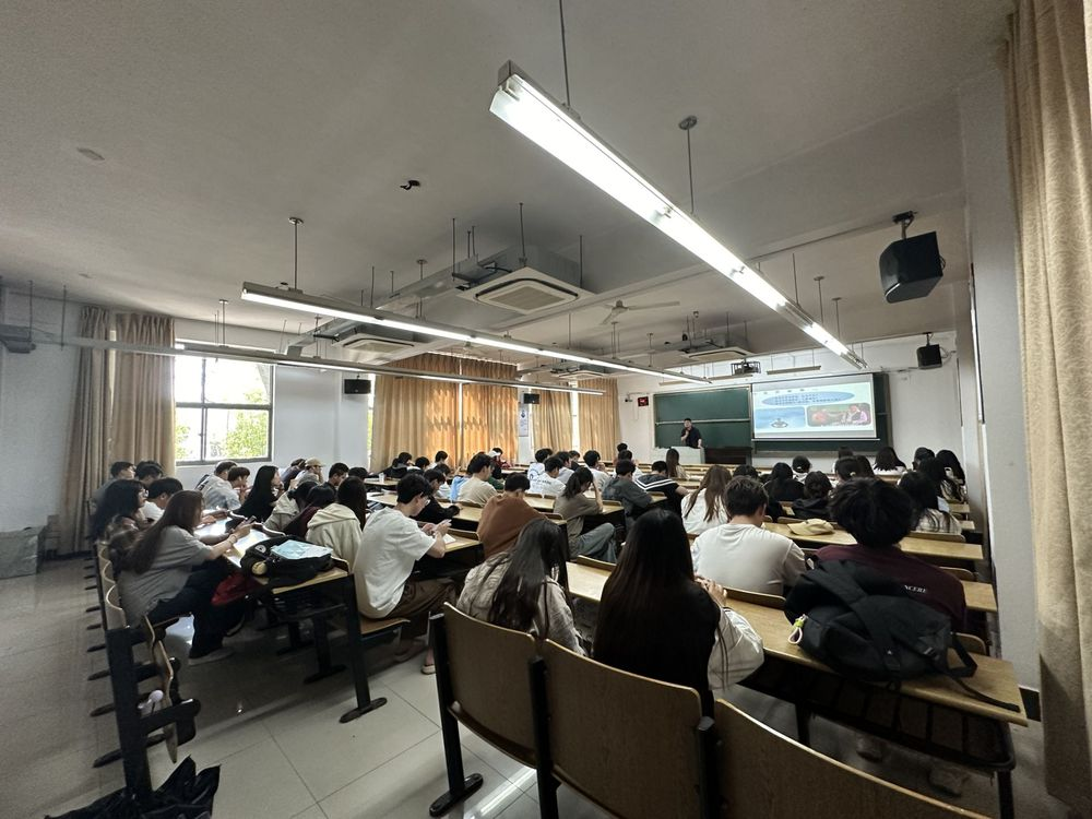 BBIN宝盈集团科技集团在南京邮电大学通达学院举办讲座